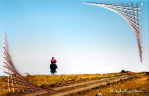 Fotografía de Cerro Guido intervenida con bordado en las esquinas.